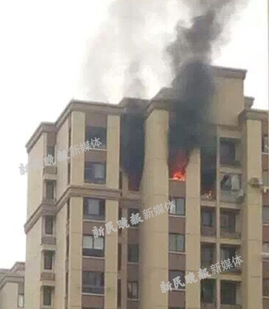 滬一高層民宅爆炸致2人死亡 居民：氣浪炸翻電梯門