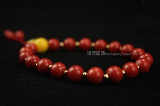 顏色比較單一都是紅色，沒(méi)有明顯的白芯，紋路較清晰，主要產(chǎn)于意大利南部沙丁尼亞島附近的地中海海域。