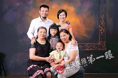 男子7個(gè)微信號(hào)加3萬多美女 妻子稱支持信任2