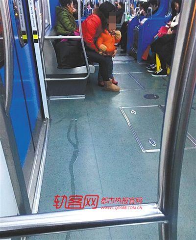 女子輕軌車廂為孩子把尿拒絕清理 嗆聲批評者