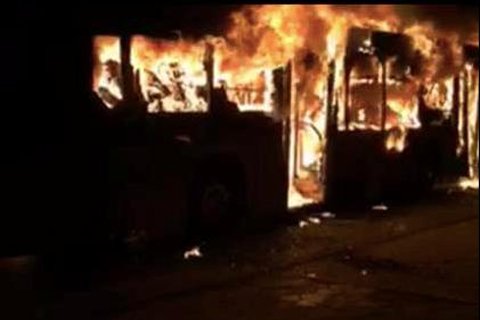 寧夏銀川公交車通體起火。圖片來自網(wǎng)絡(luò)