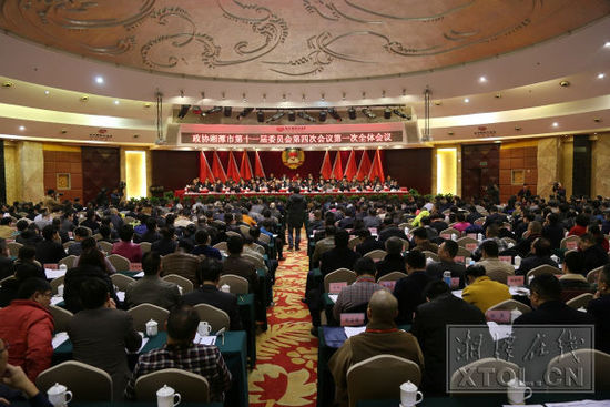 1月11日上午8時30分，湘潭市政協(xié)十一屆四次會議在華宇國際大酒店隆重開幕。
