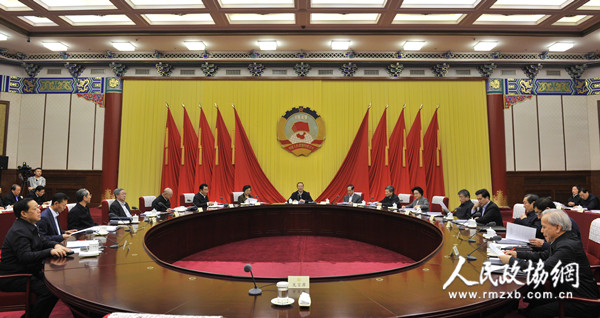 2一月十九日，政協(xié)第十二屆全國(guó)委員會(huì)第三十九次主席會(huì)議在北京主持召開。全國(guó)政協(xié)副主席杜青林主持會(huì)議。 本報(bào)記者姜貴東攝
