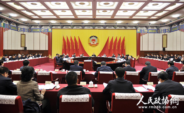 3一月十九日，政協(xié)第十二屆全國(guó)委員會(huì)第三十九次主席會(huì)議在北京主持召開。全國(guó)政協(xié)副主席杜青林主持會(huì)議。 本報(bào)記者姜貴東攝