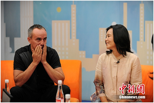 資料圖：2015年龔琳娜、老鑼做客<a target='_blank' href='http://www.chinanews.com/' >中新網(wǎng)</a>視頻訪談。<a target='_blank' href='http://www.chinanews.com/' >中新網(wǎng)</a>記者 李卿 攝
