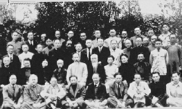 1945年10月1日至12日，民盟在重慶特園召開(kāi)臨時(shí)全國(guó)代表大會(huì)，即民盟第一次全國(guó)代表大會(huì)。