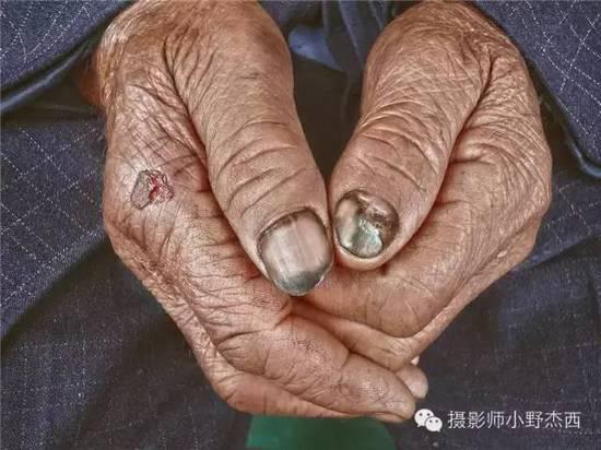 酷斃了！孫子給85歲爺爺拍了一組街拍照