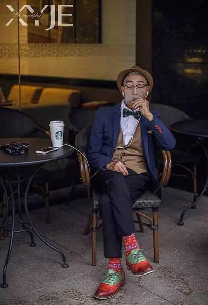 酷斃了！孫子給85歲爺爺拍了一組街拍照
