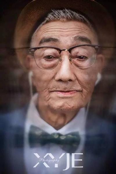 酷斃了！孫子給85歲爺爺拍了一組街拍照