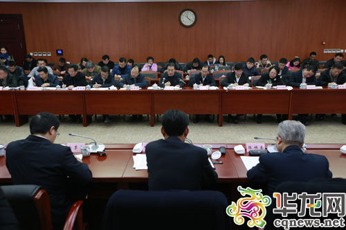 今日，重慶市政協(xié)四屆四次會(huì)議一號(hào)提案現(xiàn)場(chǎng)辦理會(huì)召開(kāi)。