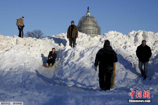 當地時間1月24日，美國遭遇暴風雪襲擊。罕見暴風雪天氣重創(chuàng)美國東北部地區(qū)，當天美國首都華盛頓、費城全城停擺，美國最大城市紐約幾乎全城癱瘓。