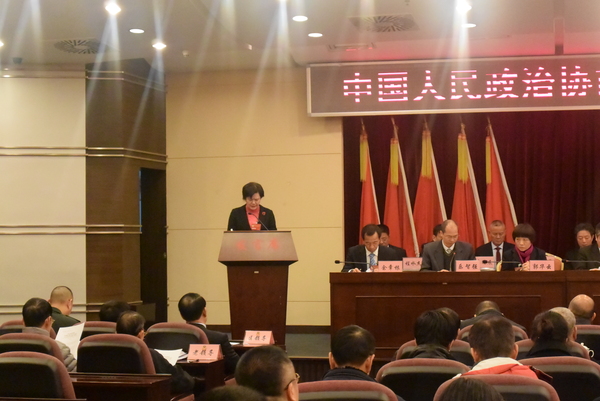 廈門市海滄區(qū)政協(xié)副主席林麗卿作提案工作報告。