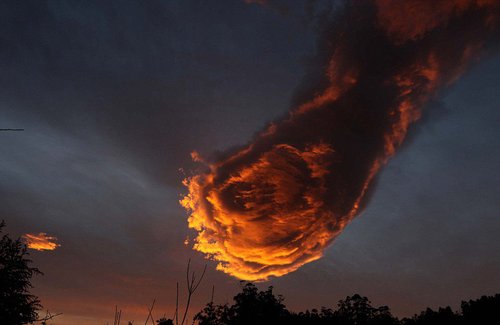 有網(wǎng)友認為云團像經(jīng)典視頻游戲《最終幻想7》中的彗星。