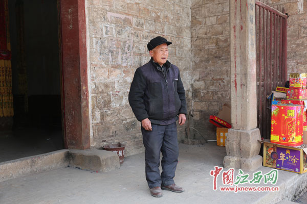 alt=為了實現父親生前遺愿，曾會和在廟里一守就是十年