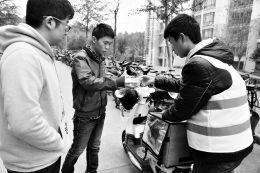 少數(shù)大學(xué)生“懶到家”：沒課不起床 吃喝叫外賣
