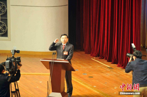 1月15日，在福建省第十二屆人民代表大會(huì)第四次會(huì)議上，于偉國當(dāng)選為新一任福建省人民政府省長。張斌 攝