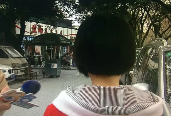 小朱本想洗個頭，被服務(wù)員推薦點(diǎn)痣