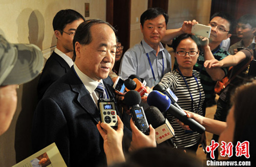 資料圖：2015年，莫言接受記者采訪。<a target='_blank' href='http://www.chinanews.com/'>中新社</a>記者 呂明 攝