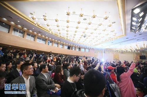 （兩會）（2）直面熱點(diǎn)　“干貨”不斷——十二屆全國人大三次會議組織十?dāng)?shù)場記者會回眸