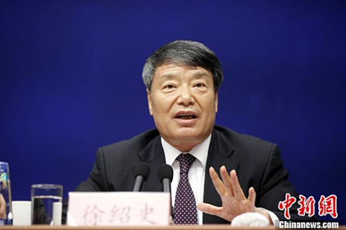 2月3日，國(guó)務(wù)院新聞辦公室舉行2015年經(jīng)濟(jì)社會(huì)發(fā)展情況新聞發(fā)布會(huì)。國(guó)家發(fā)展改革委主任徐紹史在介紹相關(guān)情況。<a target='_blank' href='http://www.chinanews.com/'>中新社</a>記者 楊可佳 攝