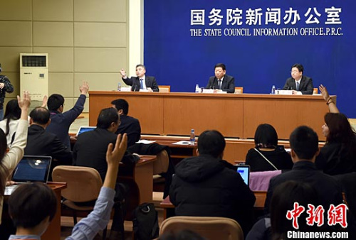 2月29日，國(guó)務(wù)院新聞辦在北京舉行新聞發(fā)布會(huì)，中國(guó)人力資源和社會(huì)保障部部長(zhǎng)尹蔚民介紹就業(yè)和社會(huì)保障有關(guān)情況，并答記者問(wèn)。<a target='_blank' href='http://www.chinanews.com/'>中新社</a>記者 張勤 攝