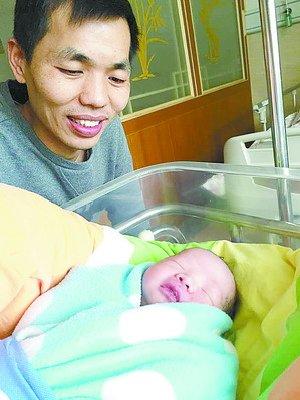 孿生兄弟同天結(jié)婚同天得子 娶同家醫(yī)院護(hù)士為妻