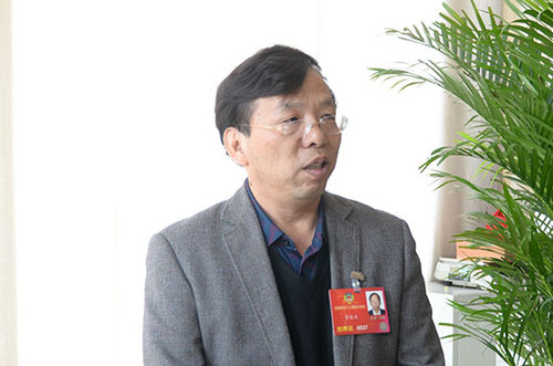 董勝波委員接受采訪。程宏毅 攝