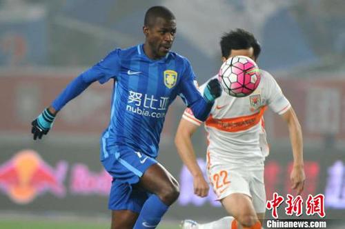蘇寧主場3-0擊敗魯能獲得開門紅。　盛捷 攝