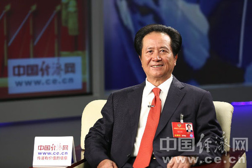全國政協(xié)委員、全國工商聯(lián)副主席、香港中國商會主席、香港經(jīng)緯集團董事局主席陳經(jīng)緯 （記者裴小閣 攝）