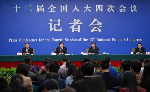 財(cái)政部部長(zhǎng)樓繼偉等就“財(cái)政工作和財(cái)稅改革”答記者問3