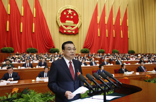 資料圖片：3月5日，國務(wù)院總理李克強(qiáng)在人民大會堂作政府工作報(bào)告。