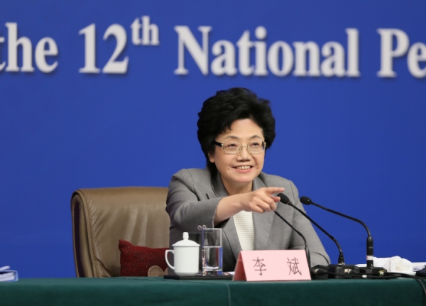 新華社照片，北京，2016年3月8日 
    衛(wèi)計委主任李斌等就“實施全面兩孩政策”答記者問
    3月8日，十二屆全國人大四次會議新聞中心舉行記者會，邀請國家衛(wèi)生和計劃生育委員會主任李斌、副主任馬曉偉和副主任王培安就“實施全面兩孩政策”的相關(guān)問題回答中外記者的提問。 
    新華社記者 陳君清 攝 