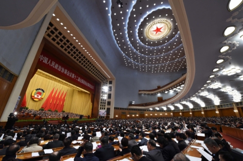 新華社照片，北京，2016年3月10日 
    全國(guó)政協(xié)十二屆四次會(huì)議舉行第二次全體會(huì)議 
    3月10日，全國(guó)政協(xié)十二屆四次會(huì)議在北京人民大會(huì)堂舉行第二次全體會(huì)議。
    新華社記者 楊宗友 攝