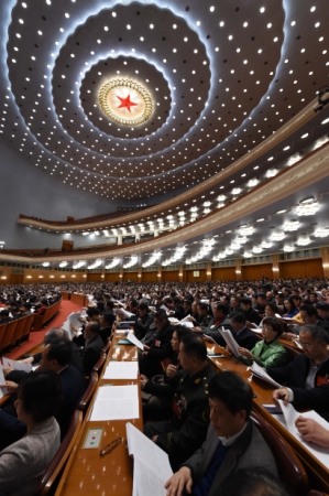 新華社照片，北京，2016年3月10日 
    全國政協(xié)十二屆四次會議舉行第二次全體會議 
    3月10日，全國政協(xié)十二屆四次會議在北京人民大會堂舉行第二次全體會議。
    新華社記者 楊宗友 攝
