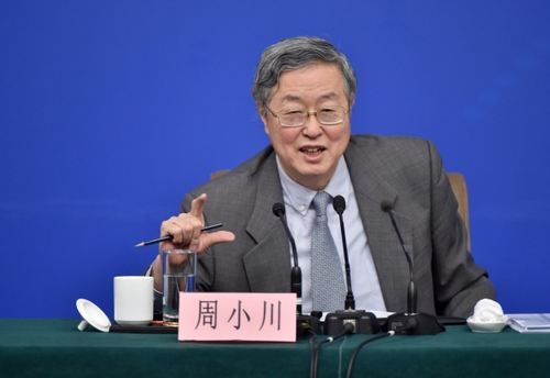 新華社照片，北京，2016年3月12日
    中國人民銀行行長周小川等就“金融改革與發(fā)展”答記者問
    3月12日，十二屆全國人大四次會議新聞中心舉行記者會，邀請中國人民銀行行長周小川、副行長易綱、副行長兼國家外匯管理局局長潘功勝、副行長范一飛就“金融改革與發(fā)展”的相關(guān)問題回答中外記者的提問。這是周小川在回答記者提問。
    新華社記者李鑫攝