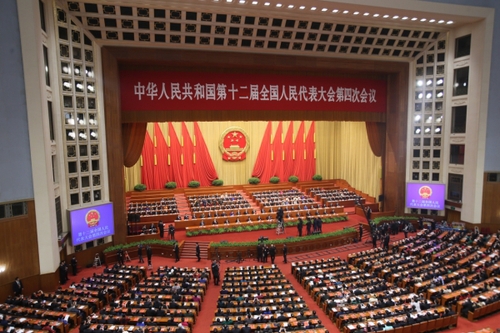 新華社照片，北京，2016年3月16日 
    十二屆全國人大四次會議在北京閉幕 
    3月16日，第十二屆全國人民代表大會第四次會議在北京人民大會堂舉行閉幕會。
    新華社記者張鋮攝