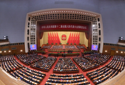 新華社照片，北京，2016年3月16日 
    十二屆全國(guó)人大四次會(huì)議在北京閉幕 
    3月16日，第十二屆全國(guó)人民代表大會(huì)第四次會(huì)議在北京人民大會(huì)堂舉行閉幕會(huì)。
    新華社記者劉衛(wèi)兵攝