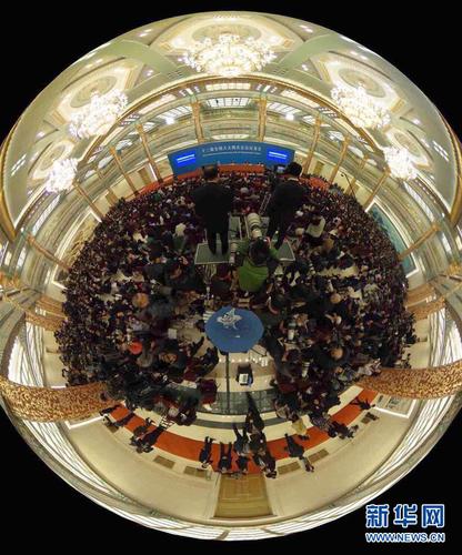 3月16日，國務院總理李克強在北京人民大會堂與中外記者見面，并回答記者提問（全景相機拍攝）。新華社記者 王建華 攝 1