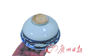 這件元青花瓷底部為真，其余為仿造。