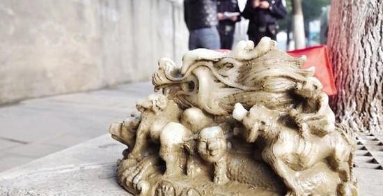 好多天橋上、街道上都有賣這個的，子正君有認識的朋友還真買過。