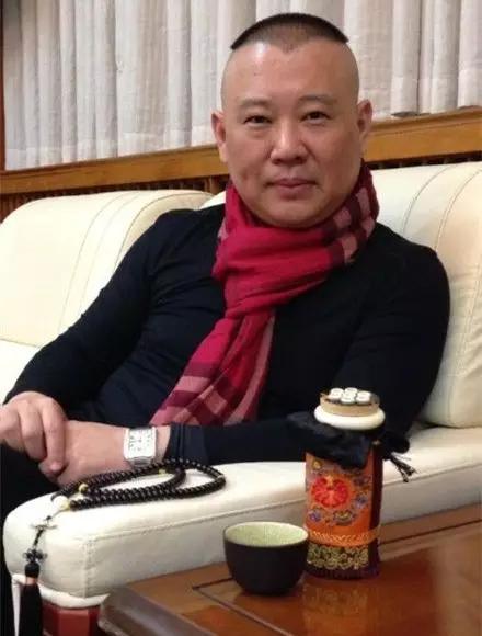 郭德綱還喜歡收藏佛牌，甚至有傳聞，中國好的佛牌都被郭德綱承包了。