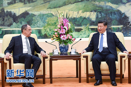 4月28日，國家主席習(xí)近平在人民大會堂會見俄羅斯外長拉夫羅夫。新華社記者李學(xué)仁攝