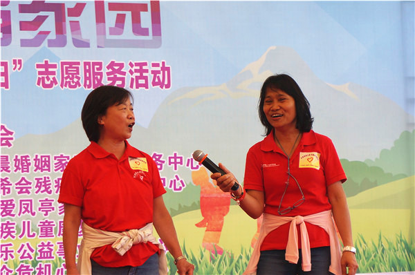 國際志愿者多年來一直在助殘事業(yè)中默默奉獻(xiàn)，他們從這份公益事業(yè)中收獲了快樂和成就感。