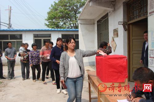 12歲女孩身患重病，村民自發(fā)為她捐款46326元