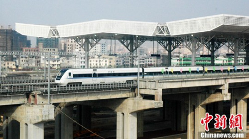 2016年5月15日零時(shí)起，全國鐵路實(shí)行新列車運(yùn)行圖。(資料圖)