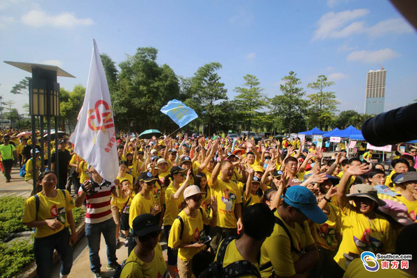 黃埔區(qū)徒步登山協(xié)會(huì)主辦的千人徒步活動(dòng)在廣州國(guó)際生物島舉行