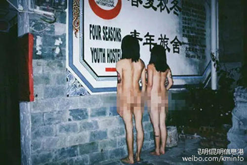 照片中，夜色下兩人一絲不掛，并還有夸張的鏡頭出現(xiàn)，無法直視。