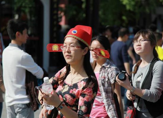 在社會公眾心里，高考狀元畢業(yè)后，理所當然成為社會各界公認的“職場狀元”和“杰出人才”。