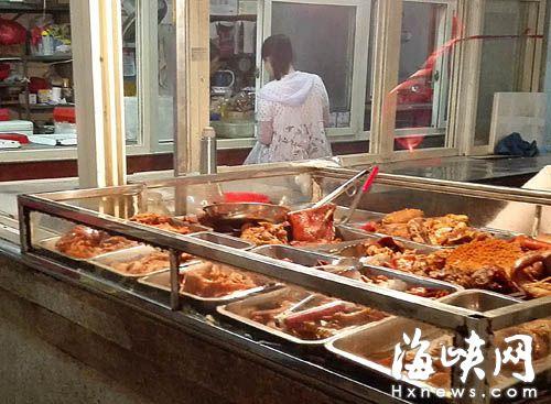 氣溫升高，商家制作的熟食易變質(zhì)，應(yīng)少吃慎吃 