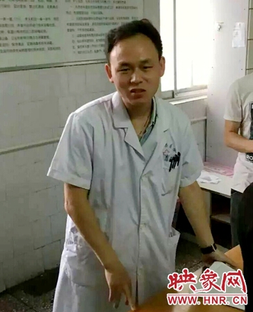 嬰兒被棄爬滿(mǎn)蚊蟲(chóng) 狠心父母為何拋棄親生骨肉(組圖)